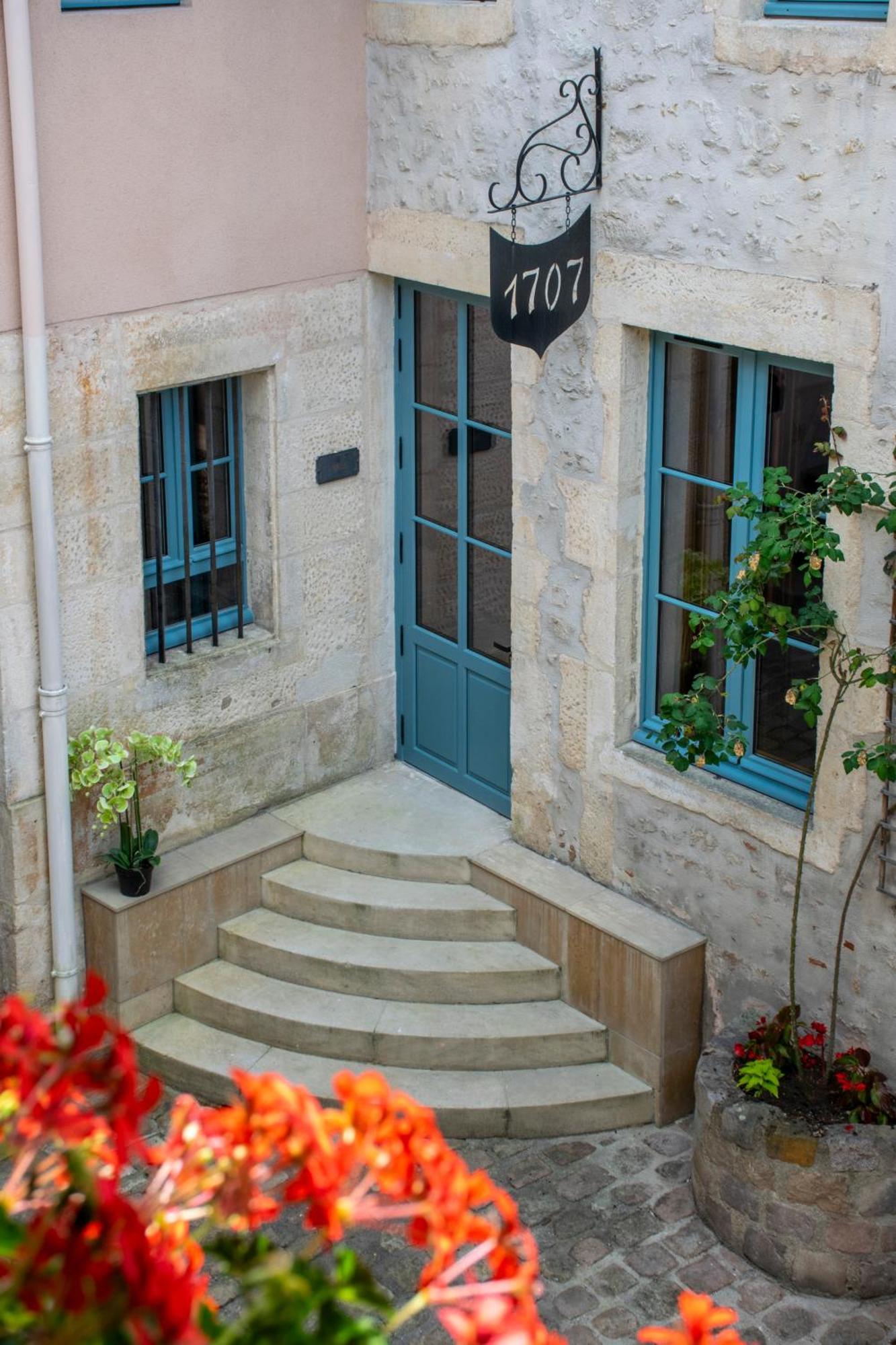Hotel De La Poste 阿瓦隆 外观 照片